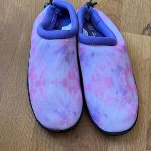 Tommy Bahama Kids Purple and Pink Tie-Dye Water Shoes